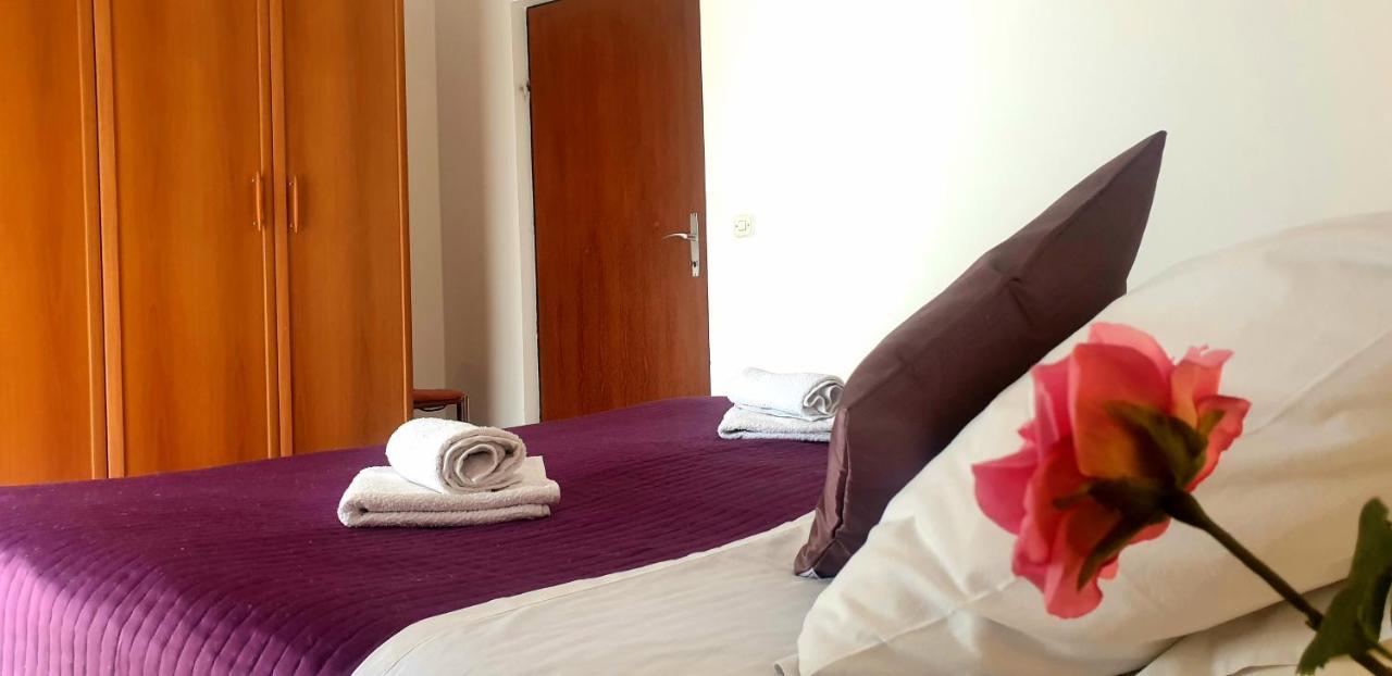 Dolac Apartment *