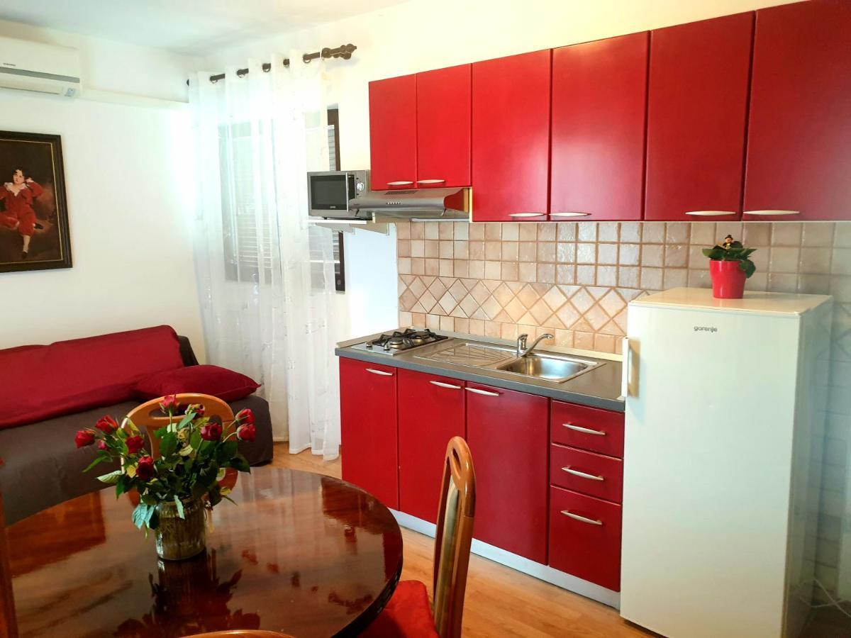 Dolac Apartment *